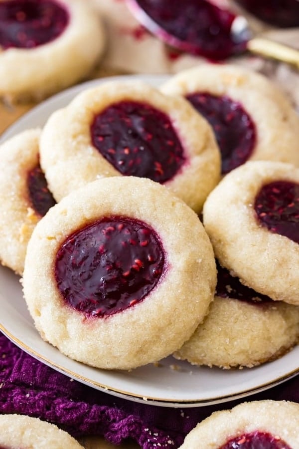 Mini cakes with jam filling.