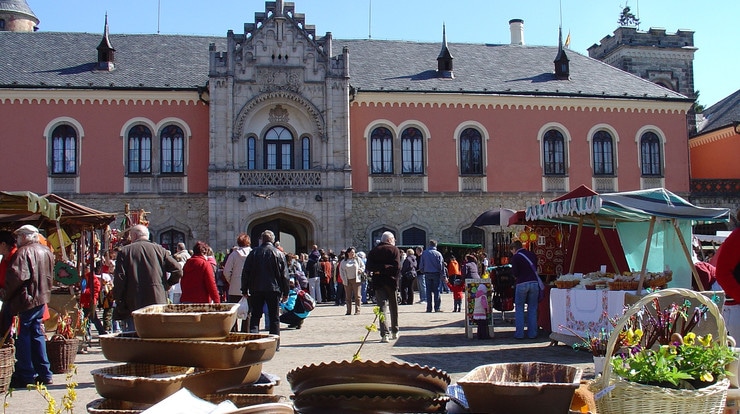 Na velikonočních trzích na zámku Sychrov.