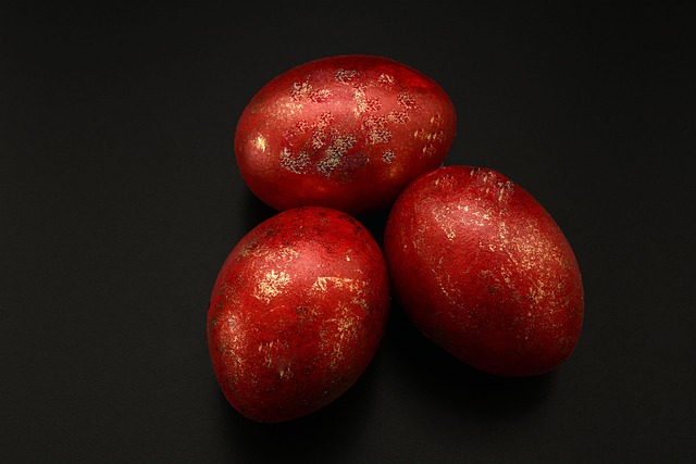 Červená velikonoční vajíčka