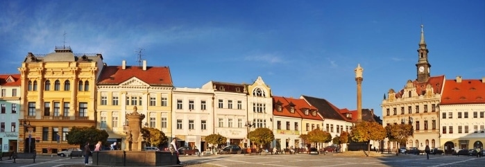 Budovy na náměstí v České Lípě.