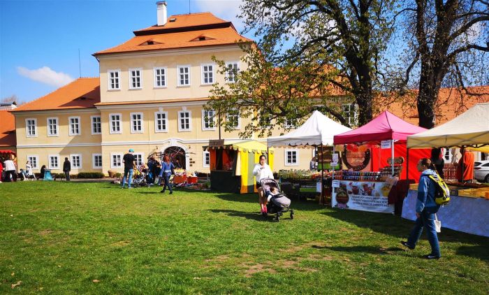 Trhy na zámku v Litvínově.