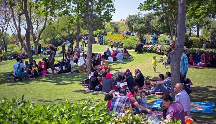Egyptský velikonoční piknik v parku.